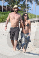 EXKLUSIV - Glücklich mit Babybauch am Strand: Megan Fox und Austin Green