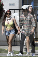 PEOPLE - Happy in Love am Coachella: Ariel Winter und BoyfriendLlaurent