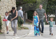PEOPLE - Düstere Gesichter: Die Garner-Affleck Familie auf dem Weg in die Kirche