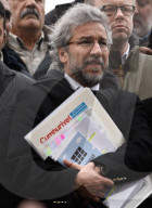 NEWS - TÃ¼rkei: Cumhuriyet Journalist zu Geldstrafe wegen Beleidigung Erdogans verurteilt