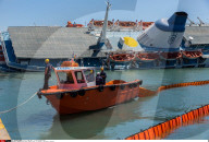 NEWS - Die 'Panagia Timou' sinkt im Hafen von Piraeus