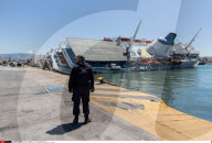 NEWS - Die 'Panagia Timou' sinkt im Hafen von Piraeus