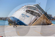 NEWS - Die 'Panagia Timou' sinkt im Hafen von Piraeus