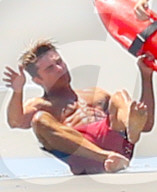 EXKLUSIV - Auf dem Set zu Baywatch: Zac Efron "hauts auf den Latz"