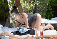 EXKLUSIV - Ein Tag am Pool: Kourtney Kardashian mit Penelope (weitere Bilder)