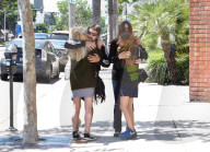 PEOPLE - Kuschel-Attacke - Die Familie von Christian Bale hat sich lieb