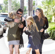 PEOPLE - Kuschel-Attacke - Die Familie von Christian Bale hat sich lieb