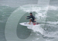 EXKLUSIV - Liam Hemsworth filmt seinen Bruder Chris beim Surfen mit Profi Kelly Slater
