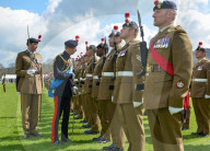 EXKLUSIV - Ein Tag am Pool: Kourtney Kardashian mit Penelope (weitere Bilder)
