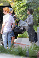 PEOPLE - Louis Tomlinson und Danielle Campbell mit Baby Freddie unterwegs