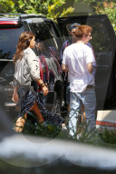 PEOPLE - Louis Tomlinson und Danielle Campbell mit Baby Freddie unterwegs