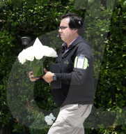 PEOPLE - Iggy Azalea kriegt Blumen von Nick Young nach Hause geliefert