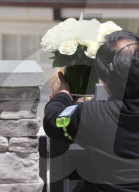 PEOPLE - Iggy Azalea kriegt Blumen von Nick Young nach Hause geliefert