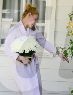 PEOPLE - Iggy Azalea kriegt Blumen von Nick Young nach Hause geliefert