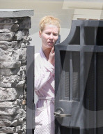 PEOPLE - Iggy Azalea kriegt Blumen von Nick Young nach Hause geliefert