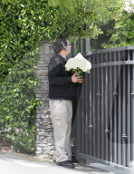 PEOPLE - Iggy Azalea kriegt Blumen von Nick Young nach Hause geliefert