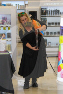 EXKLUSIV - Ajay Rochester kauft 'Magnum Condoms' und andere Kleinigkeiten