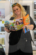 EXKLUSIV - Ajay Rochester kauft 'Magnum Condoms' und andere Kleinigkeiten