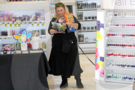 EXKLUSIV - Ajay Rochester kauft 'Magnum Condoms' und andere Kleinigkeiten