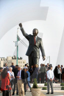 NEWS - Nelson Mandela als Skulptur enthüllt in Ramallah in Westjordanland