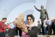 NEWS - Nelson Mandela als Skulptur enthüllt in Ramallah in Westjordanland
