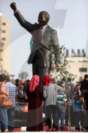 NEWS - Nelson Mandela als Skulptur enthüllt in Ramallah in Westjordanland