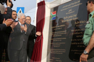 NEWS - Nelson Mandela als Skulptur enthüllt in Ramallah in Westjordanland