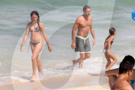 EXKLUSIV - Vincent Cassel mit seinen Töchtern Léonie und Deva am Beach von Rio