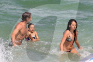 EXKLUSIV - Vincent Cassel mit seinen Töchtern Léonie und Deva am Beach von Rio