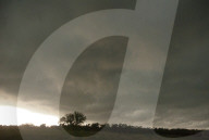 NEWS - Ein Tornado 'braut' sich Ã¼ber Topeka zusammen