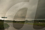 NEWS - Ein Tornado 'braut' sich Ã¼ber Topeka zusammen