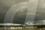 NEWS - Ein Tornado 'braut' sich Ã¼ber Topeka zusammen