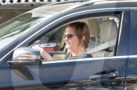 PEOPLE - Amy Poehler mit Sturmfrisur auf Shoppingtour 
