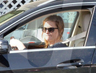 PEOPLE - Amy Poehler mit Sturmfrisur auf Shoppingtour 