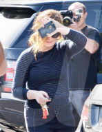 PEOPLE - Amy Poehler mit Sturmfrisur auf Shoppingtour 