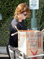 PEOPLE - Amy Poehler mit Sturmfrisur auf Shoppingtour 