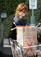 PEOPLE - Amy Poehler mit Sturmfrisur auf Shoppingtour 