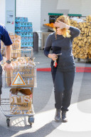 PEOPLE - Amy Poehler mit Sturmfrisur auf Shoppingtour 
