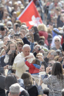 NEWS - Rom: Audienz beim Papst auf dem Petersplatz