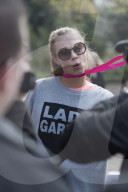 PEOPLE - Cara Delevingne rennt fŸr einen guten Zweck durch den Battersea Park