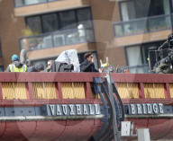 PEOPLE - Benedict Cumberbatch bei Dreharbeiten zu Sherlock in London