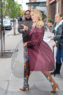PEOPLE - Kate Hudson in 'Flower Power' Stiefeln unterwegs in die Today Show in New York