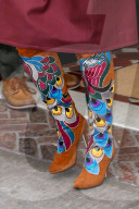 PEOPLE - Kate Hudson in 'Flower Power' Stiefeln unterwegs in die Today Show in New York