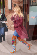 PEOPLE - Kate Hudson in 'Flower Power' Stiefeln unterwegs in die Today Show in New York