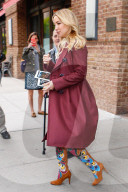 PEOPLE - Kate Hudson in 'Flower Power' Stiefeln unterwegs in die Today Show in New York