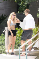 PEOPLE - Ellie Goulding im Bikini in Miami am Beach