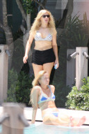 PEOPLE - Ellie Goulding im Bikini in Miami am Beach