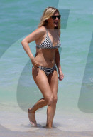 PEOPLE - Ellie Goulding im Bikini in Miami am Beach