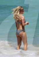 PEOPLE - Ellie Goulding im Bikini in Miami am Beach