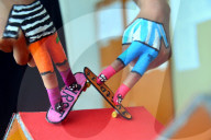 FEATURE - Finger-Skateboard-Rennen